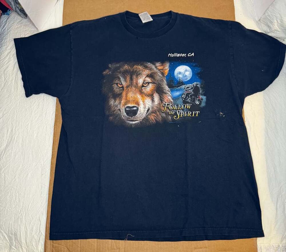 Vintage Hollister CA Wolf Follow The Spirit Graphic T-Shirt XL